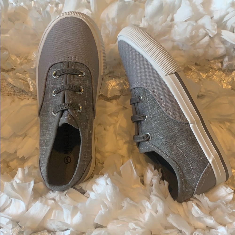 Youth boys sneakers